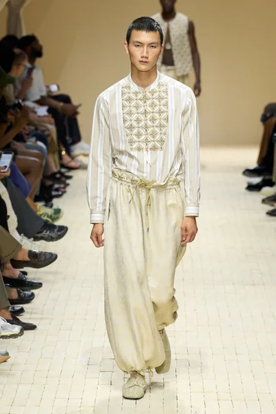 Look 75